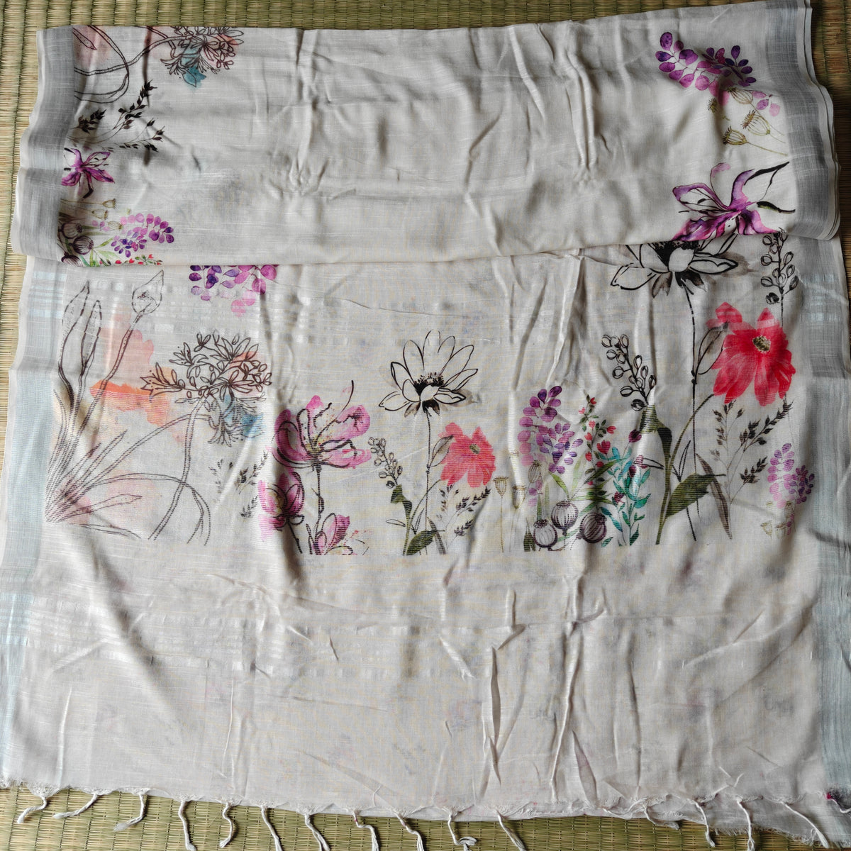 Chic Floral Printed Cotton Linen Saree