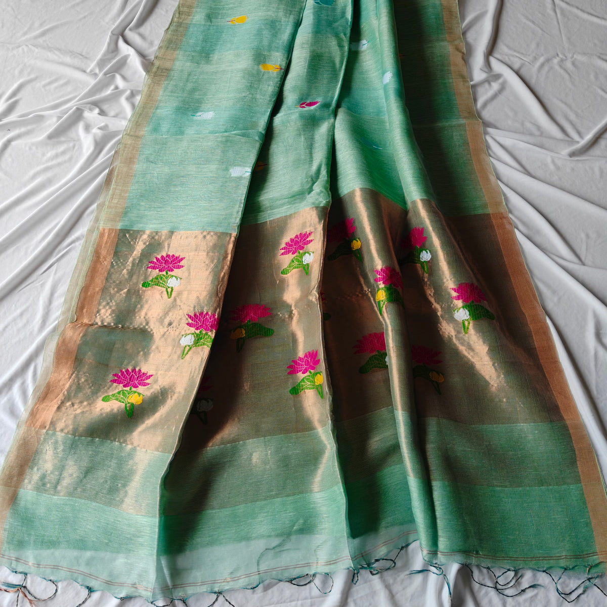 Elegant Tissue Silk linen saree With Lotus Motifs